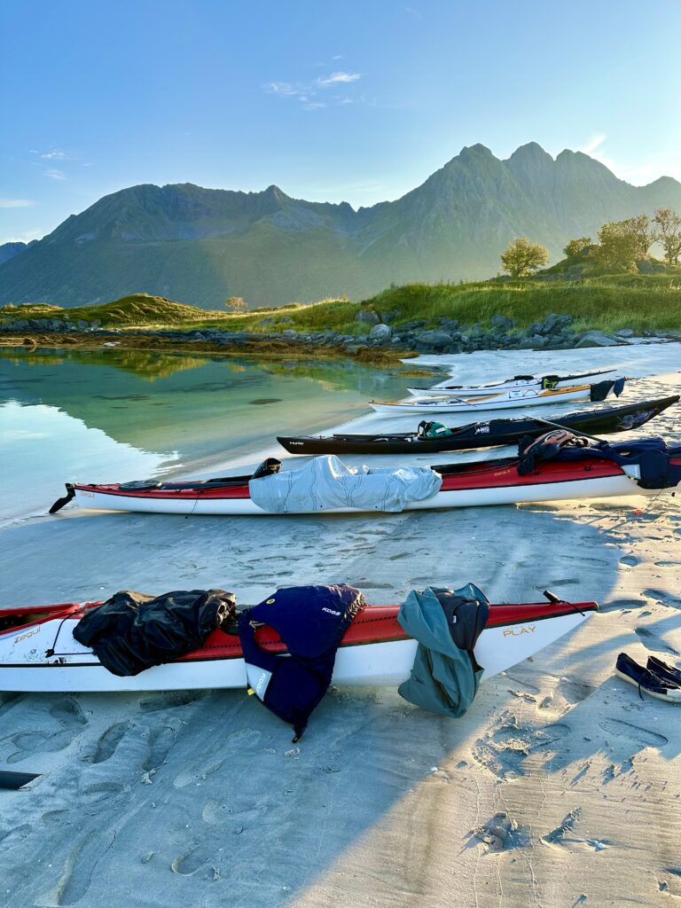 Magic quiet Lofoten, arriving a paradise beach with your own kayaks